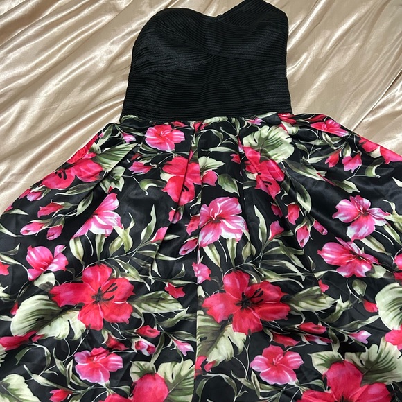 FASHION NOVA DRESS SALE - Picture 3 of 3